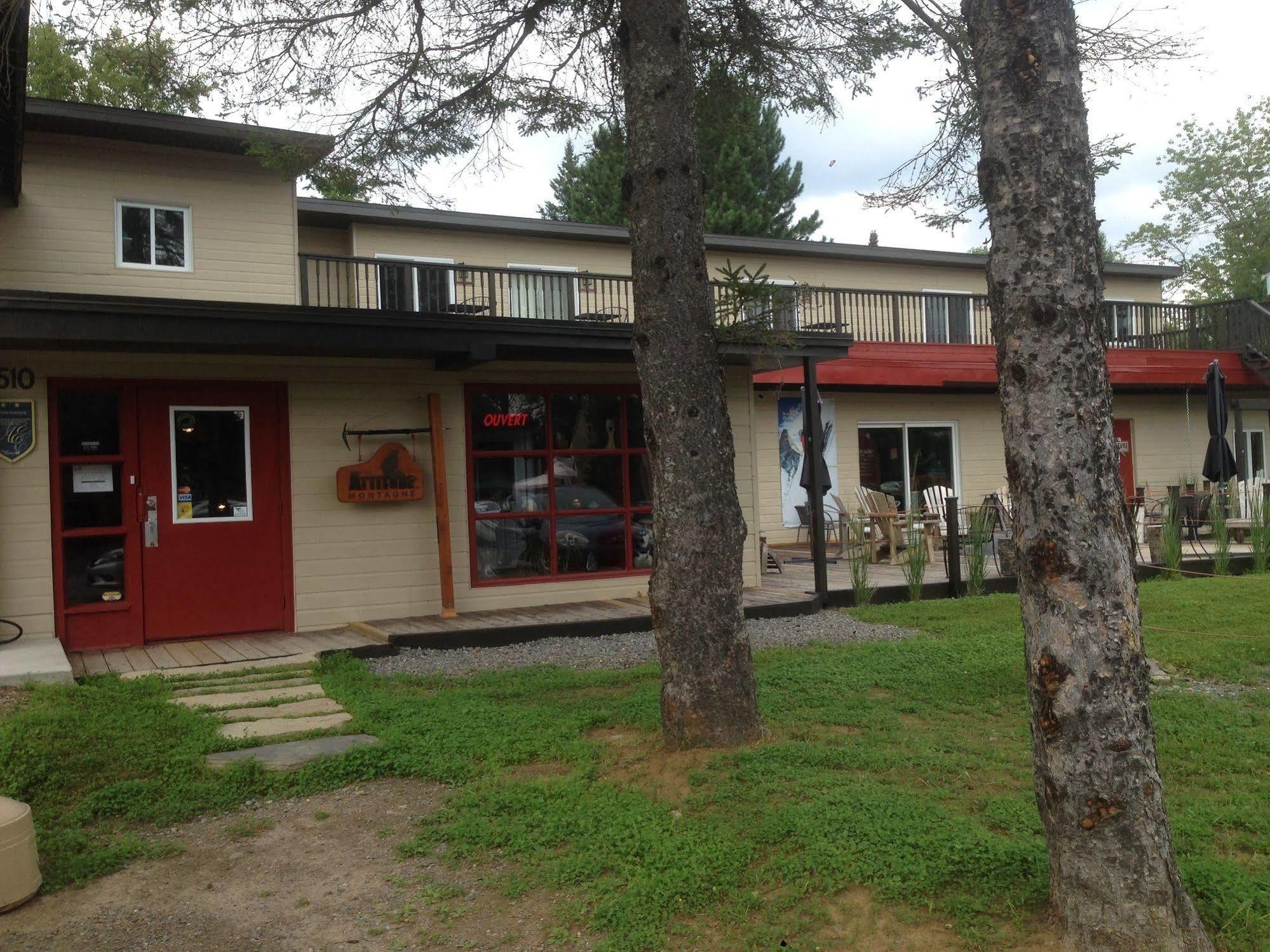 Hotel Attitude Montagne Saint Adolphe D'Howard Exterior foto